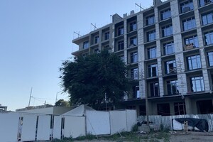 Стройка и немного отдыхающих: как выглядят пляжи в районе Успенского монастыря
