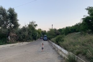 Стройка и немного отдыхающих: как выглядят пляжи в районе Успенского монастыря