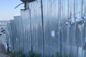 Стройка и немного отдыхающих: как выглядят пляжи в районе Успенского монастыря