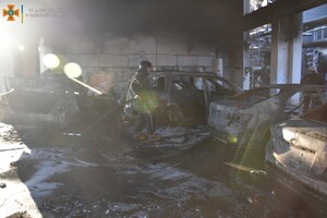 Территория завода: на Шкодовой горе сгорели сразу шесть автомобилей