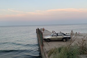 Стройка и немного отдыхающих: как выглядят пляжи в районе Успенского монастыря