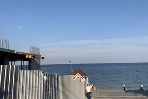 Стройка и немного отдыхающих: как выглядят пляжи в районе Успенского монастыря