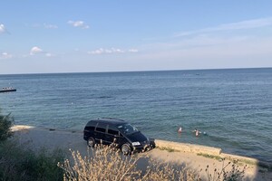 Стройка и немного отдыхающих: как выглядят пляжи в районе Успенского монастыря