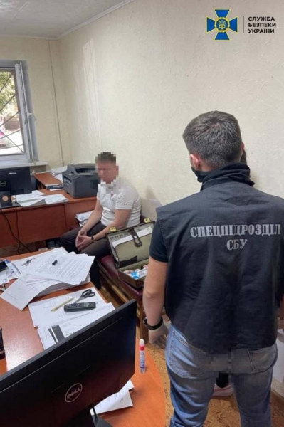 Снимал аресты с имущества за доллары: одесский госисполнитель попался на поборах 