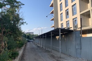 Стройка и немного отдыхающих: как выглядят пляжи в районе Успенского монастыря