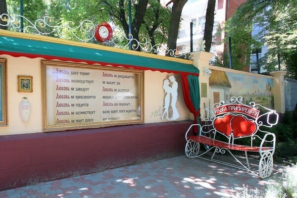 Специально для влюбленных: в Одессе создали аллею верности, любви и примирения