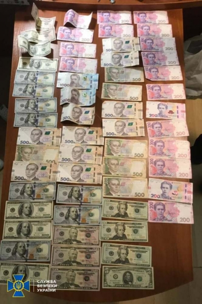 Снимал аресты с имущества за доллары: одесский госисполнитель попался на поборах 