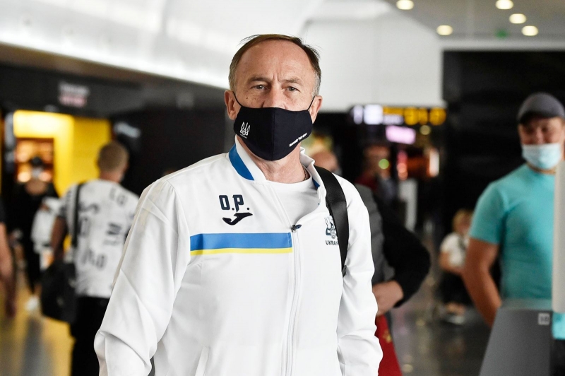 Без Довбика і з трьома дебютантами: збірна України полетіла на матч до Казахстану