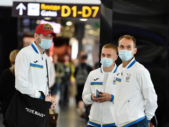 Без Довбика і з трьома дебютантами: збірна України полетіла на матч до Казахстану