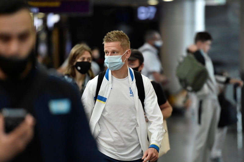 Без Довбика і з трьома дебютантами: збірна України полетіла на матч до Казахстану