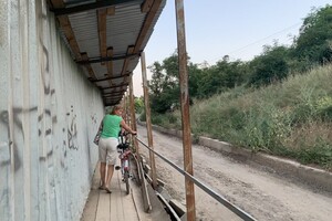 Стройка и немного отдыхающих: как выглядят пляжи в районе Успенского монастыря