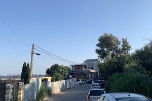 Стройка и немного отдыхающих: как выглядят пляжи в районе Успенского монастыря