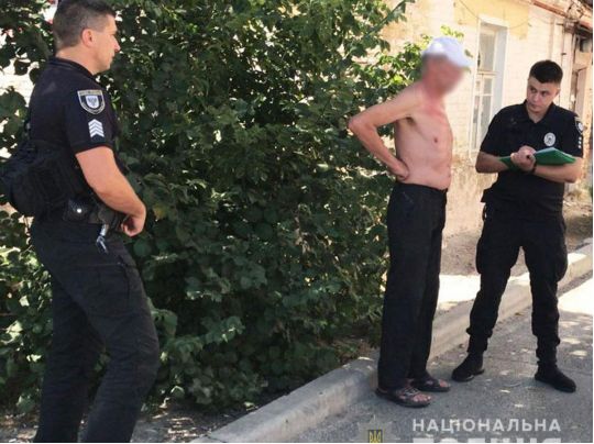 Кілька днів залишався без газу: у Чернігові чоловік намагався спалити себе біля офісу газової компанії