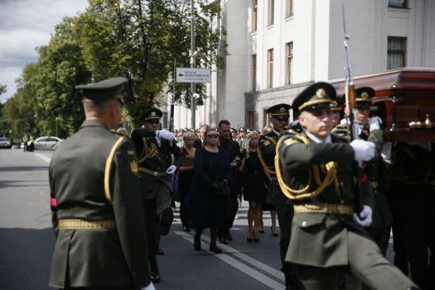 У Києві поховали першого главу СБУ, колишнього прем'єр-міністра Євгена Марчука