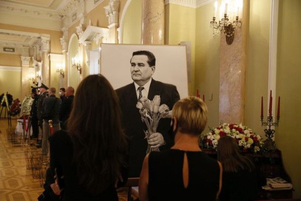 У Києві поховали першого главу СБУ, колишнього прем'єр-міністра Євгена Марчука