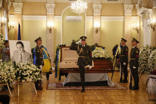 У Києві поховали першого главу СБУ, колишнього прем'єр-міністра Євгена Марчука