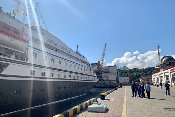 После долгого перерыва: в Одесский порт зашел круизный лайнер SeaDream II