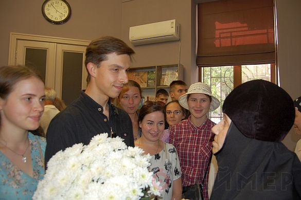 Всемирный клуб одесситов представляет: гобелены Эсфири Серпионовой