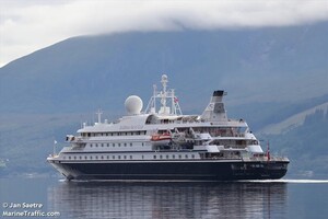 После долгого перерыва: в Одесский порт зашел круизный лайнер SeaDream II