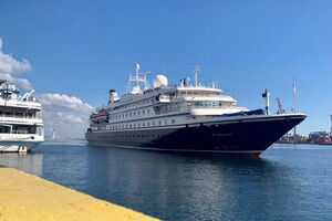 После долгого перерыва: в Одесский порт зашел круизный лайнер SeaDream II