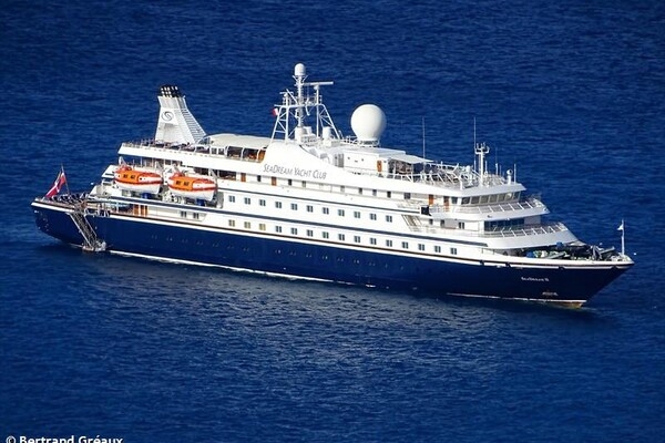 После долгого перерыва: в Одесский порт зашел круизный лайнер SeaDream II