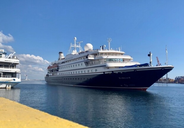 После долгого перерыва: в Одесский порт зашел круизный лайнер SeaDream II