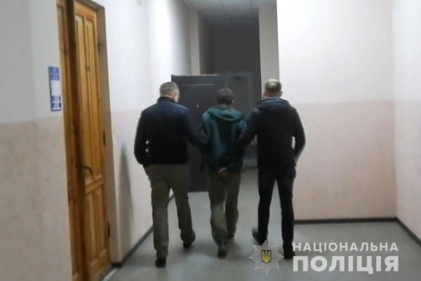 В Малиновском районе 40-летний мужчина домогался 14-летней девушки
