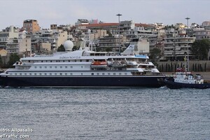 После долгого перерыва: в Одесский порт зашел круизный лайнер SeaDream II