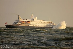 После долгого перерыва: в Одесский порт зашел круизный лайнер SeaDream II