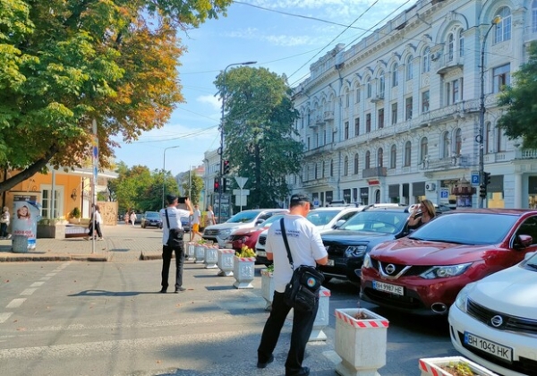 Одесситы нашли в центре новую "парковку": посыпались штрафы