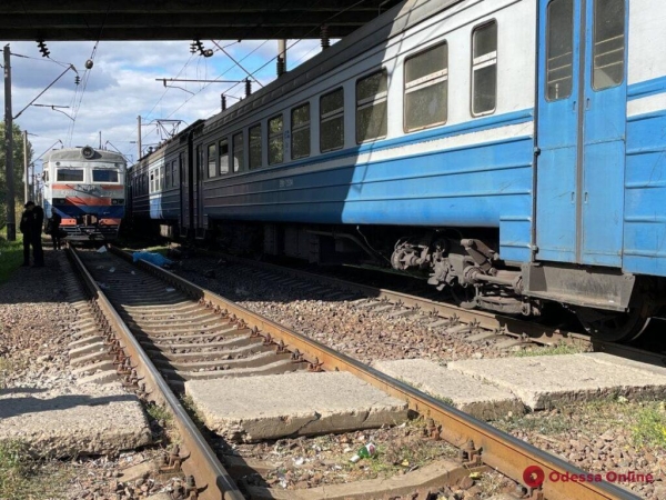 Мопедист попал под поезд под Ивановским мостом 