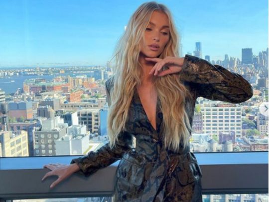 «Ангел» Victoria's Secret знялася цілком оголеною разом із семимісячною дочкою