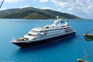После долгого перерыва: в Одесский порт зашел круизный лайнер SeaDream II