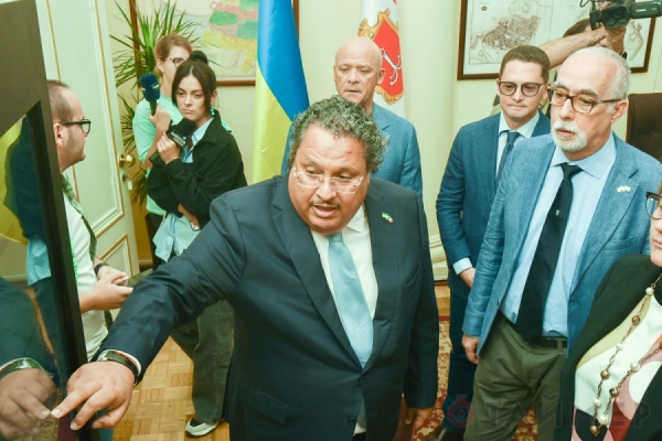 Труханов открыл Офис реставрации и урбанистики возле полуразрушенного дома Гоголя 