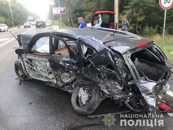 Масштабна ДТП за участю восьми автомобілів у Києві: постраждали кілька людей, у тому числі дитина
