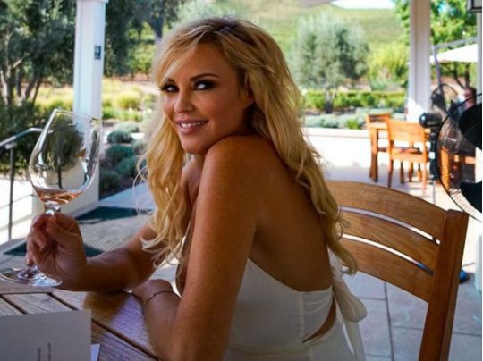 Модель Playboy і колишня подружка Г’ю Гефнера розповіла, що в її будинку живе привид собаки