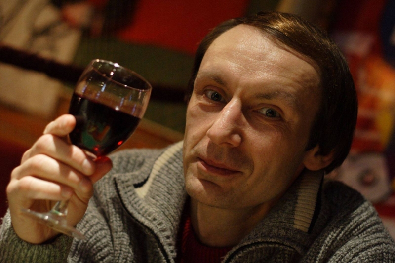 «Убий мене, мамо! Я не можу більше терпіти «: сценарист Олег Ремпінскій 13 років відчайдушно боровся за життя з невідомою хворобою, якої заразився в Африці