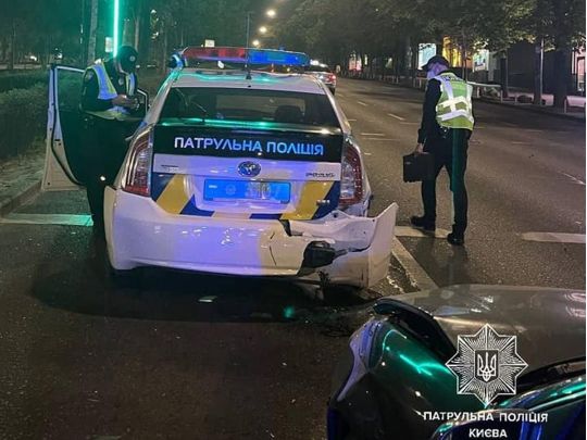 У крові виявили 2,67 проміле алкоголю: в Києві легковик з п'яним водієм влетів в авто патрульних