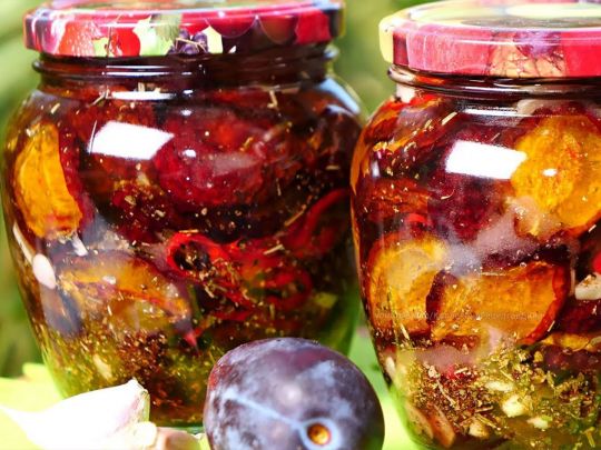 Вишукана закуска до м'яса: покроковий рецепт маринованих слив на зиму