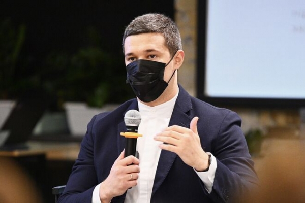 
                                                                        Глава Минцифры: Всегда найдутся "дебилы", желающие надавить на ФЛП
                                                                                                                                                                                                                    