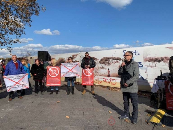 На Приморском бульваре протестовали одесские антипрививочники