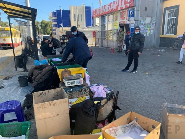 «Красная» зона в Одессе: на промрынках в целом соблюдают ограничения, а в транспорте нет