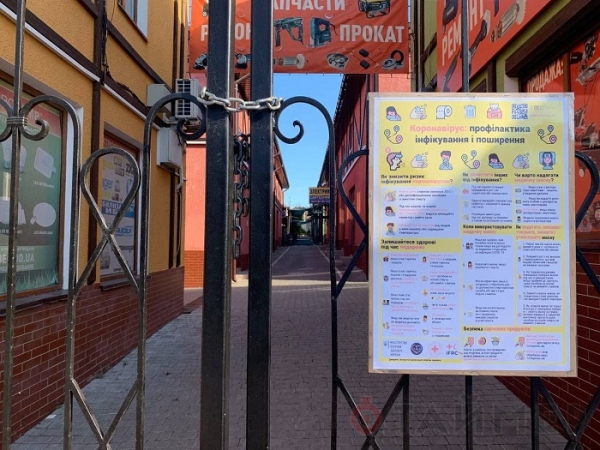 «Красная» зона в Одессе: на промрынках в целом соблюдают ограничения, а в транспорте нет
