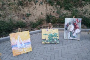Море, искусство: вдоль Трассы здоровья показали картины художников со всей страны