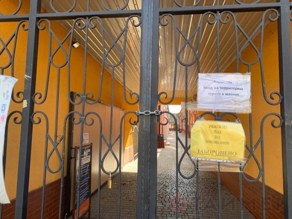 «Красная» зона в Одессе: на промрынках в целом соблюдают ограничения, а в транспорте нет