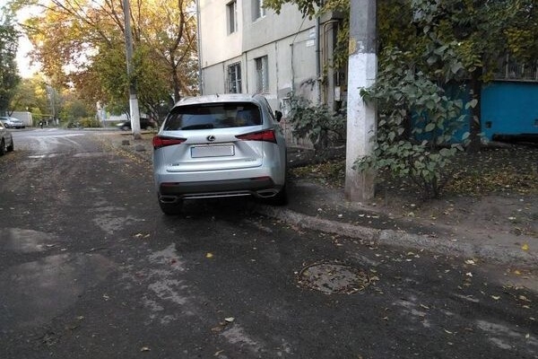 Не перестают удивлять: свежая фотоподборка наглых водителей в Одессе