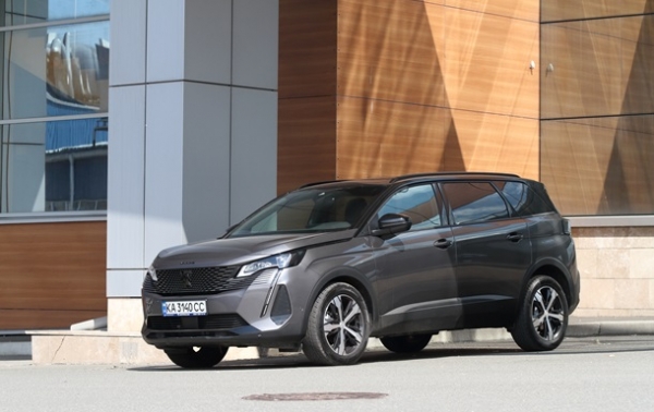    Миссия выполнима: как новый Peugeot 5008 умудрился угодить всем и сразуТест-драйв