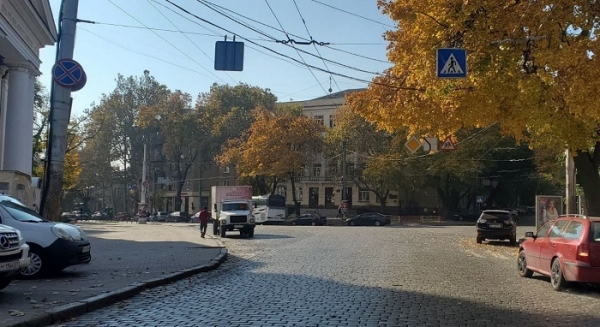 На Соборной площади ввели новую схему движения