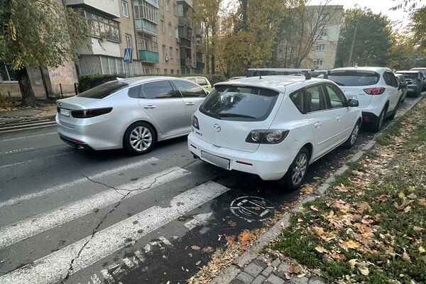Не перестают удивлять: свежая фотоподборка наглых водителей в Одессе