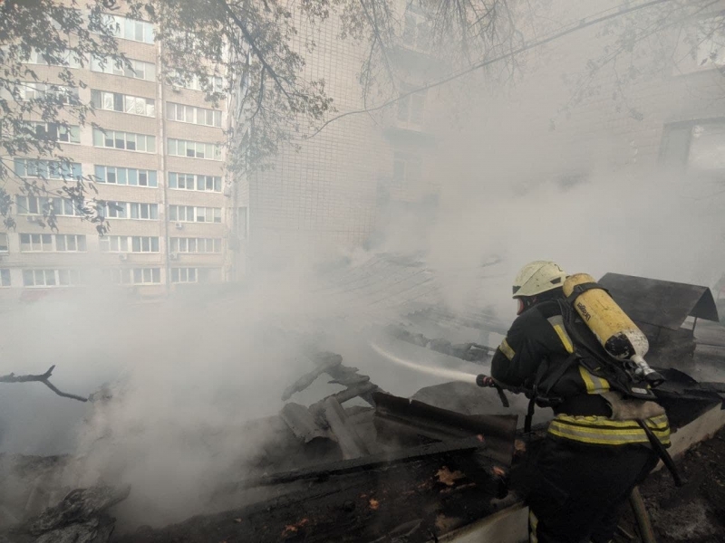 Потужна пожежа у центрі Києва: горіла лікарня Інституту урології